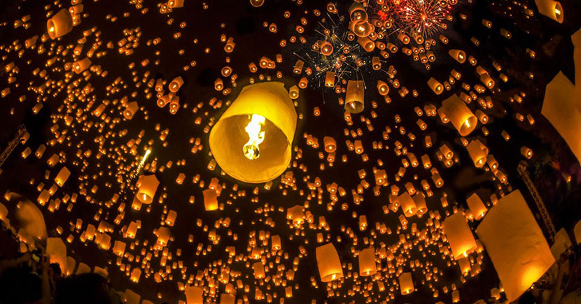 Yee-Peng-lantern-festival-chiang-mai-thailand
